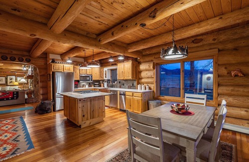 Bozeman House | Experience Montana. Spectacular views, spacious log lodge. Perfect for families