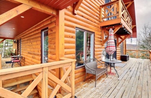 Sainte-Adele Ski Chalet | Experience Nature’s Beauty: Rent Our Charming Cottage