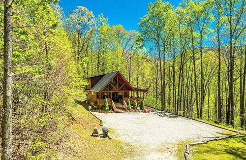 Bryson City Cabin | Experience serene forest views at the Mountain Loft
