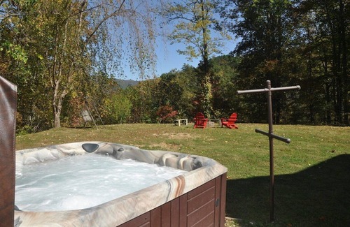 Bryson City Cabin | Experience the charm of Two Cubs Cabin