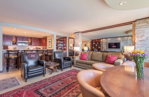 Brockway House | Experience the serene Lake Front Retreat at Brockway Springs Resort