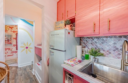 Idaho Falls Cottage | Experience the unique charm centrally located at PINK BLOOM COTTAGE!n