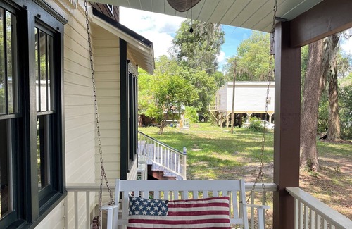 Putnam Hall House | Experience the charm of small town living and Old Florida at its finest.