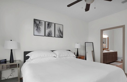 Deerwood Apartment | Experience tranquility and convenience at our delightful suburban retreat in Jacksonville