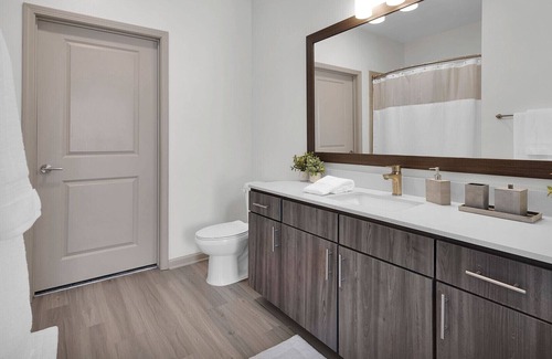 Deerwood Apartment | Experience tranquility and convenience at our delightful suburban retreat in Jacksonville