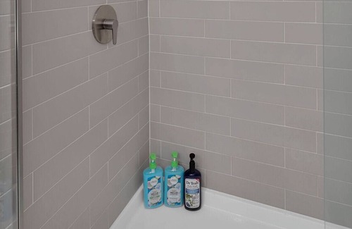 Deerwood Apartment | Experience tranquility and convenience at our delightful suburban retreat in Jacksonville