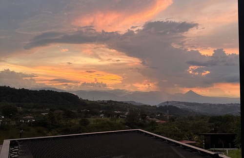 Quesada House | Experiencia Única en Montaña, a tan Solo 8 Minutos de la Ciudad: Natural Glamcr