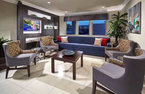 Anaheim Resort Hotel | Explore Anaheim – Steps to Disneyland, Anaheim Ice & Must-See Attractions!