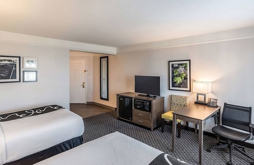 Ahwatukee Foothills House | Explore Arizona! 3 Great Units, Free Breakfast, Free Parking, Pool