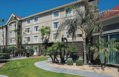 Ahwatukee Foothills House | Explore Arizona! 3 Great Units, Free Breakfast, Free Parking, Pool
