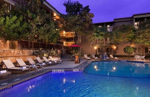 Greater South River City Hotel | Explore Austin’s Attractions Easily w/a Quiet Travis Heights Room Stay