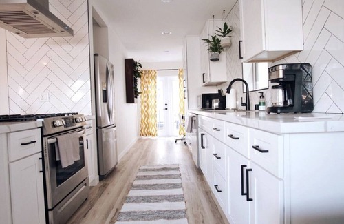 Bay Park House | Explore Beaches & Bike Paths from a Boutique Home