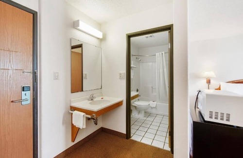 Portage Hotel | Explore Indiana Dunes From our Pet-Friendly Room with Free Parking