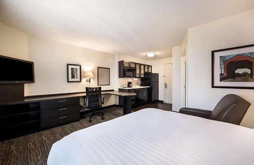 Central Oklahoma City Hotel | Explore Oklahoma City! Pet-Friendly Property!