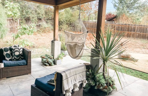 Redway House | Explore Redwood forests on the Avenue of The Giants and the Eel river