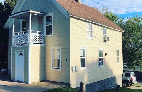 Marquette Apartment | Explore Scenic MQT! Bluff St Estates 1st Floor Apt