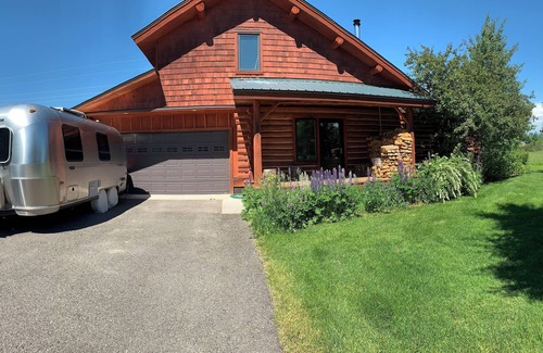 Victor House | Explore the Tetons from to this pet friendly home with room for the whole family