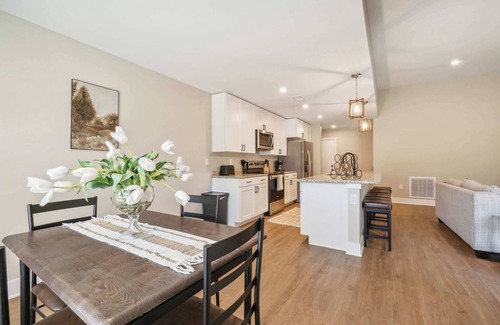 Acme Condo | Explore Traverse City! Pet-Friendly Condo Getaway