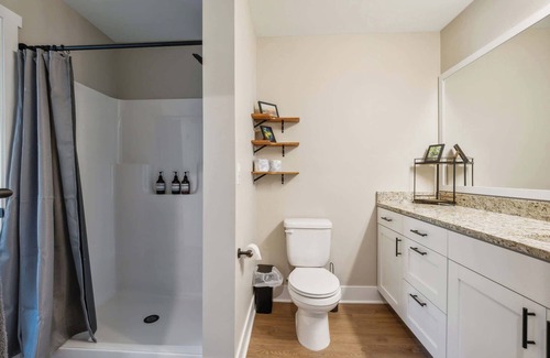 Acme Condo | Explore Traverse City! Pet-Friendly Condo Getaway