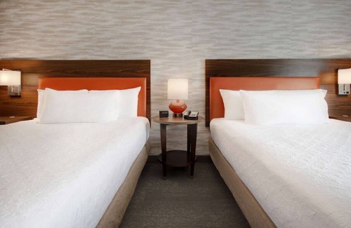 University Hotel | Explore Waco with Ease – Stay with Kitchen & Parking, Walk to Magnolia Market &
