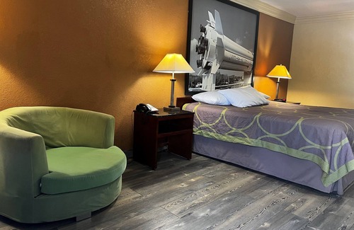 Barker Hotel | Express Inn & Suites