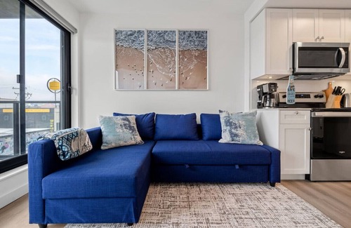 Crescent Heights Apartment | Exquisite 2 Bed Condo near DT Core W/Free Parking