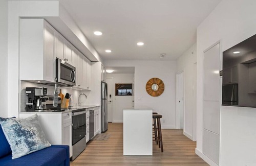 Crescent Heights Apartment | Exquisite 2 Bed Condo near DT Core W/Free Parking