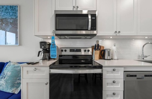 Crescent Heights Apartment | Exquisite 2BR Condo Near Downtown With Free Parking