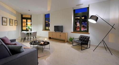 Thissio Villa | Exquisite Athens Villa 1 Bedroom Villa Izuru Acropolis View Platia Agion Asomaton