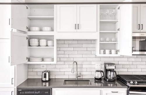 Elmhurst Apartment | Exquisite Elmhurst 1BR w/Lounge, Pool & Gym nr Metra, by Blueground
