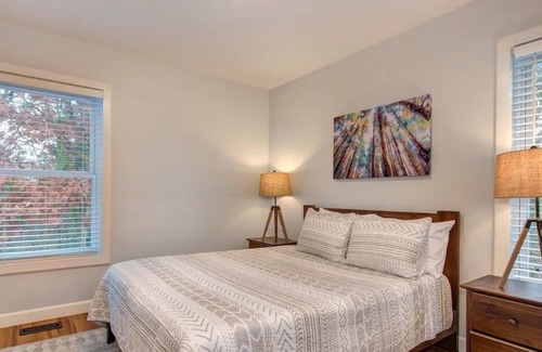 Sevierville Ski Chalet | Exquisite Hilltop Chalet with a Cozy Hot tub and Game Room