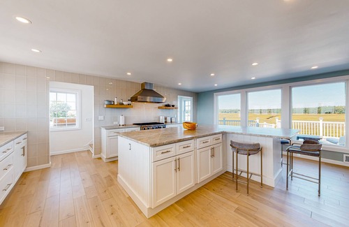 Rye House | Exquisite oceanfront home with fireplace, balcony, AC & W/D