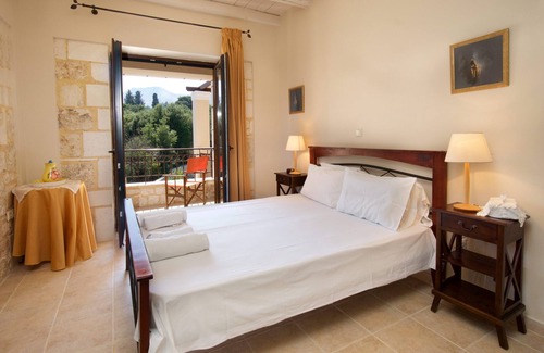 Logarata Villa | Exquisite Villa with Private Pool, Garden, Billiards, quiet, rural location