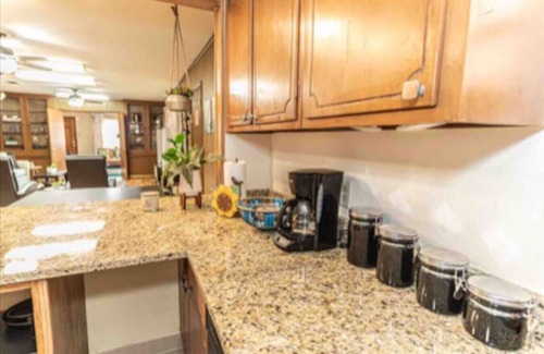 Harahan Apartment | Extended Stay Safe Haven-Big Car Port Parking!
