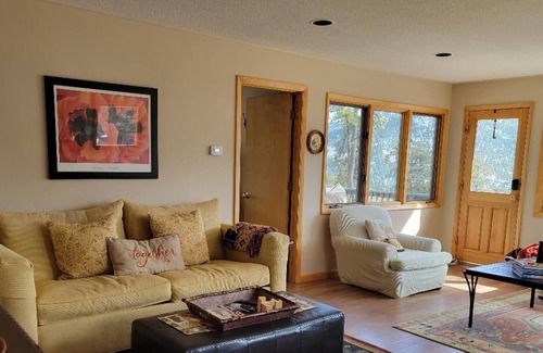Estes Park Cottage | Extended Stays Only 30 + days. Email owner for special pricing & availability.