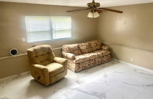 St. Petersburg - Clearwater House | Extra Large Master Bedroom in lovely St. Petersburg with AC, WiFi