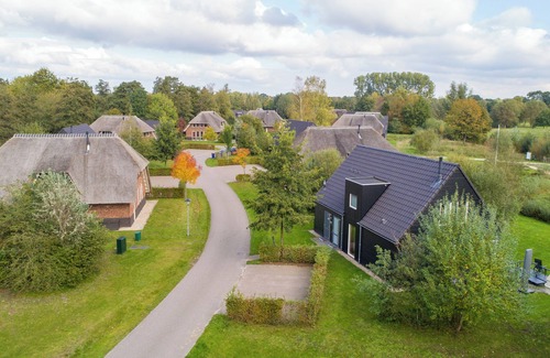 Aalden House | Extra luxury 24-person bungalow in the holiday park Landal Aelderholt