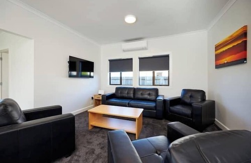Kaikoura House | Extremely Central | King Size Beds | Modern Home - KK7622, Centrally Located | King Size Beds | Mode