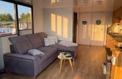 Muritz Boat Rental | Führerscheinfreies mobiles Hausboot