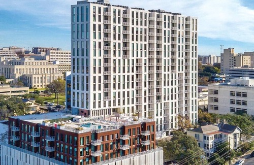 Civic District Resort | F1 Austin 2023- Wyndham Resort Suite Downtown Austin