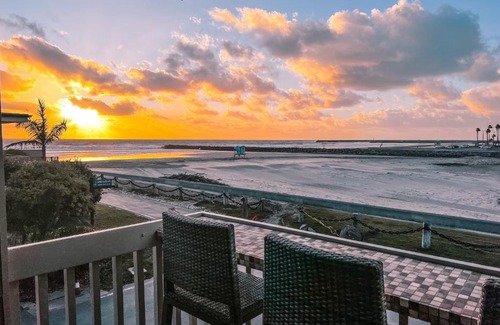 Townsite House | F14 - Tower 10 Oceanview Cottage