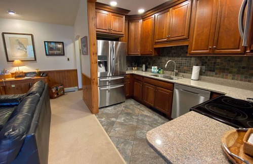Bretton Woods Cottage | F9 Renovated Bretton Woods slopeside condo w/AC, 2 living rooms, foosball, air hockey, dog friendly