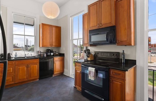 Faubourg Marigny Apartment | Fab Marigny | 2BD Flat | Close to French Quarter