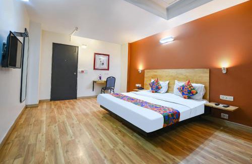 New Friends Colony Hotel | FabExpress La Serene NFC