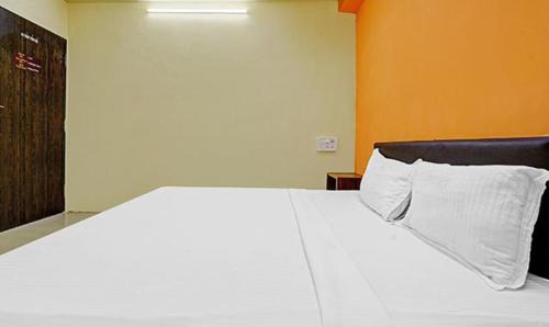 Surat Hotel | FabExpress Nova Rooms