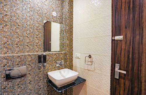 Dwarka Hotel | Fabexpress Novel Suites