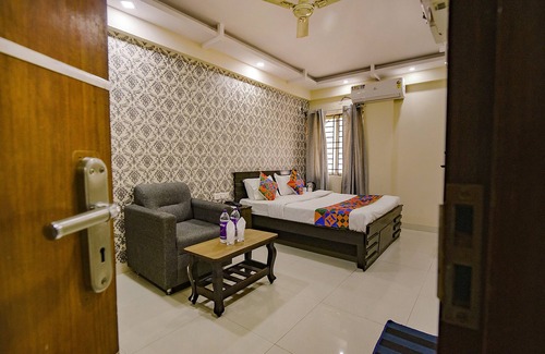 Jayanagar Hotel | Fabhotel Emerald Inn