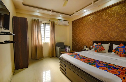 Jayanagar Hotel | Fabhotel Emerald Inn
