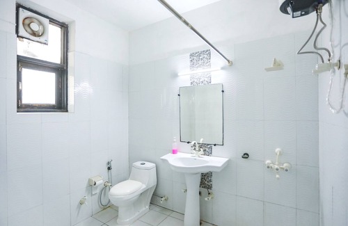 Noida Hotel | FabHotel F9 H Block Sector 51