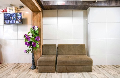 Ahmedabad Hotel | Fabhotel Galaxy I